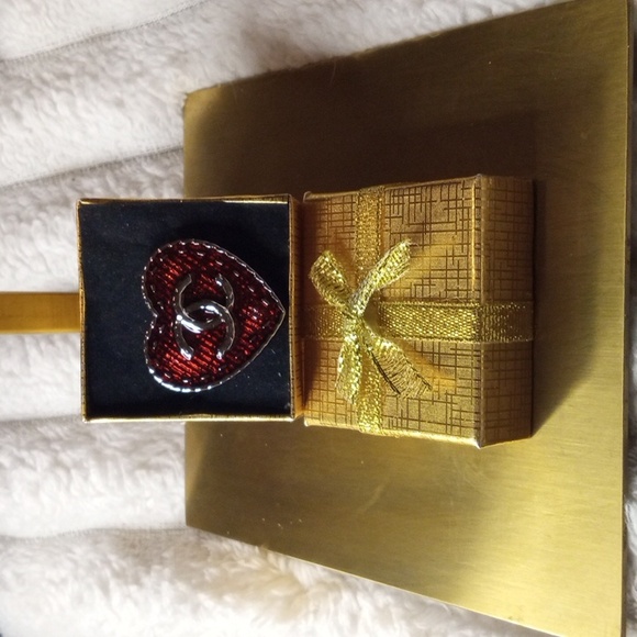 Chanel Stamped Heart Brooch ❤️❤️❤️❤️ - Picture 2 of 5